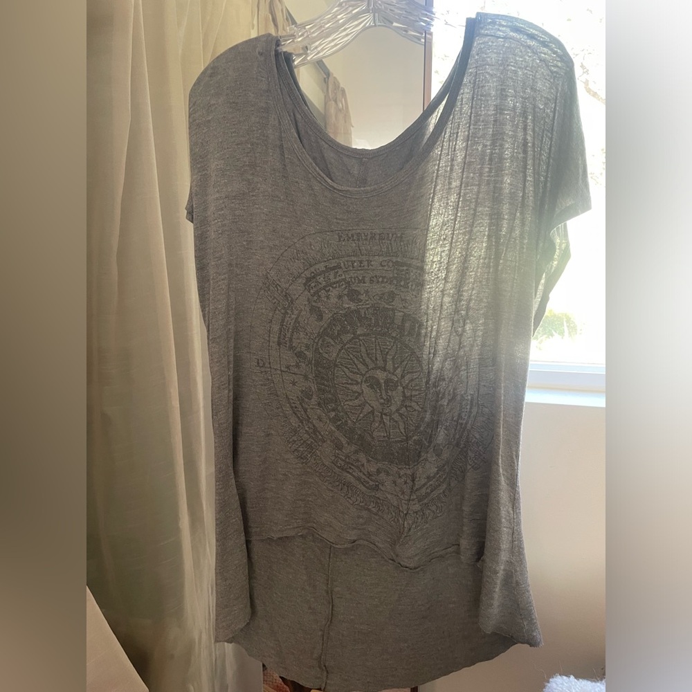 Sun pattern gray tee